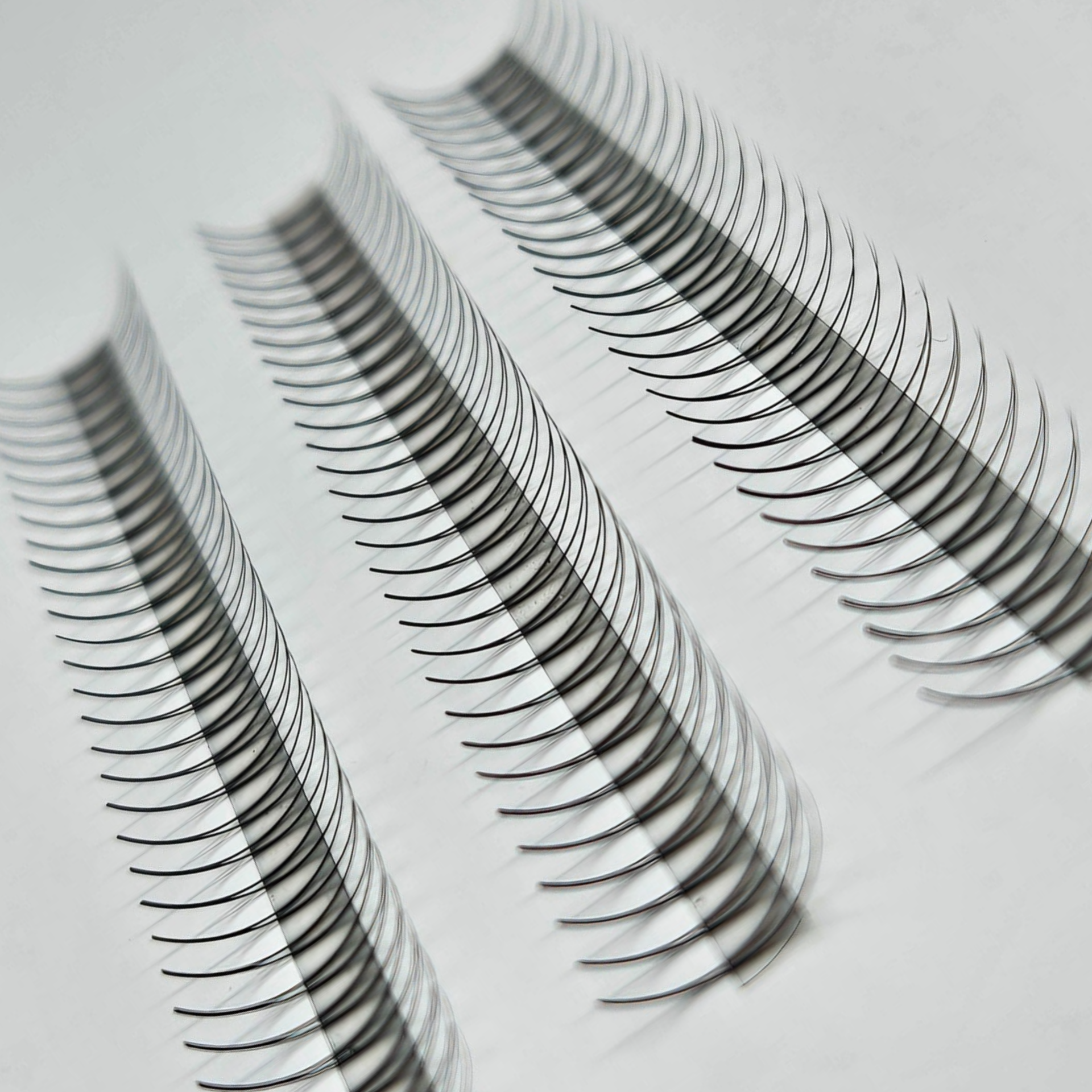 2D Fertigfächer auf Klebestreifen | 1000 fertige Wimpernfächer